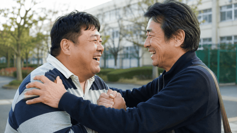 昔の同級生と再会するイメージ